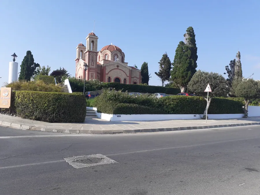 St George church landmark near Art by the Sea